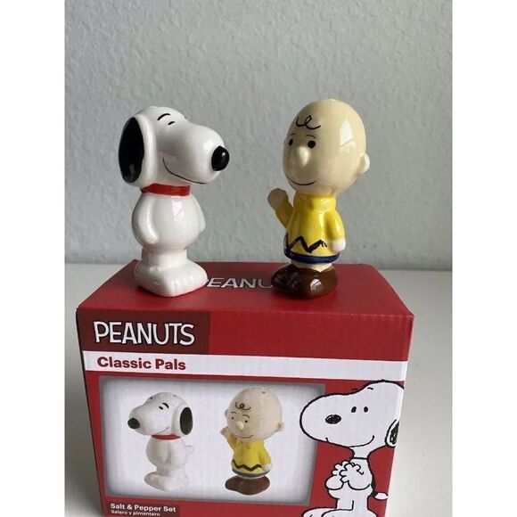 Peanuts Classic Pals Snoopy & Charlie Brown Ceramic Salt & Pepper Set NEW - Picture 2 of 15